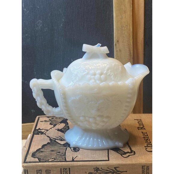 Vintage Westmoreland White Glass Lidded Sugar Bowl Cherries Grapes Vine Design - Picture 2 of 9